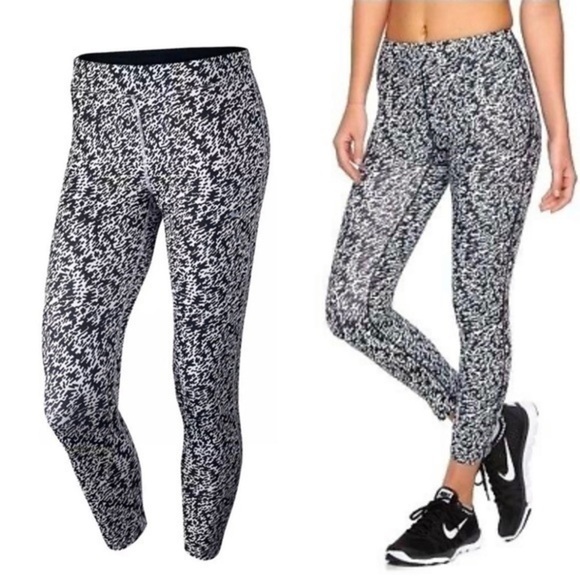 Nike Women's Pronto ESSENTIAL Running Crop Pant - Picture 3 of 9